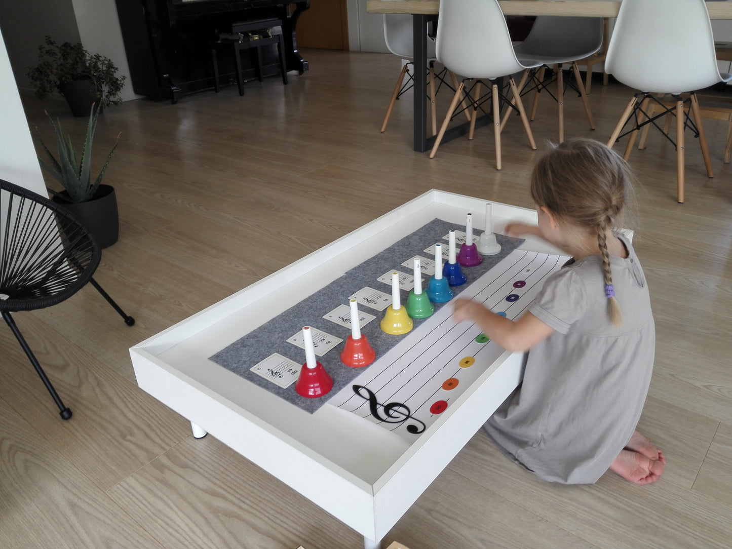 Nošu līniju paklājiņš.